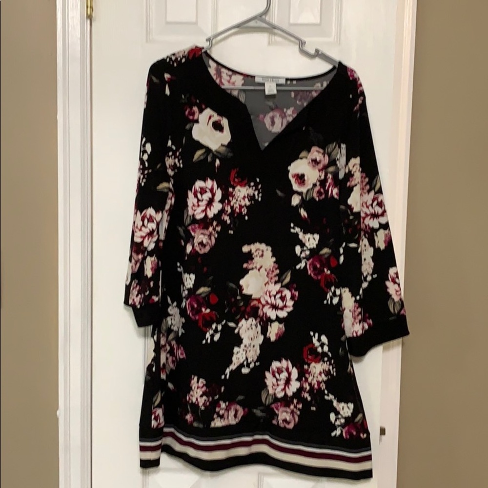 White House/Black Market Tunic
